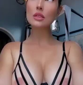 Amanda Cerny Onlyfans Leaked – Show Her Boobs
